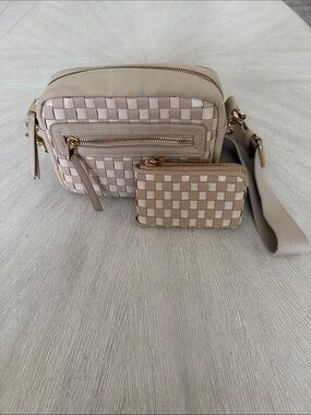 Universal Thread Crossbody with credit card wallet